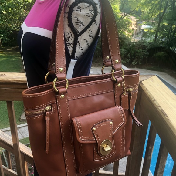 Coach GiGi #F12888 Vintage Coach Shoulder bag in Excellent Condition - Picture 11 of 16